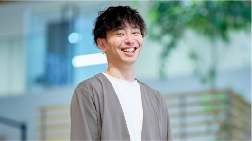 自分で一からつくりあげる。既存モデルに頼らず“AIの中身”を極める技術者のリアル