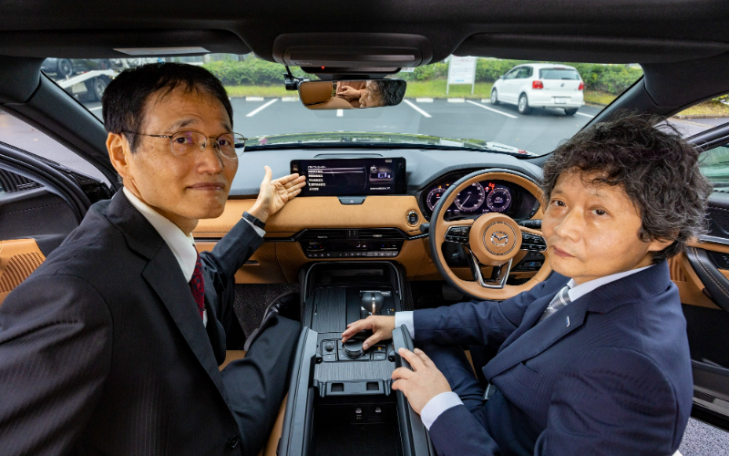 Inside the MAZDA CX-60. The control menu for the drive recorder is shown.