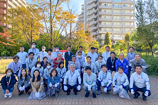 'Clean campaig' cleaning activities , 'The 112th cleanup of Kamoi Station's north-south passageway (Fureai Bridge)'1