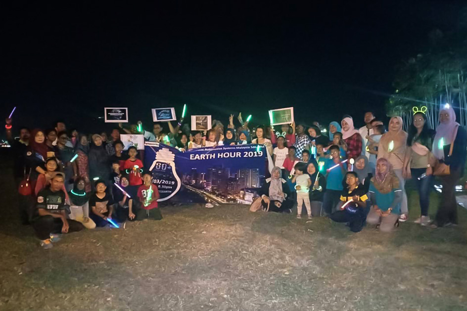 'Earth Hour- Bersih Beach' Environmental Education